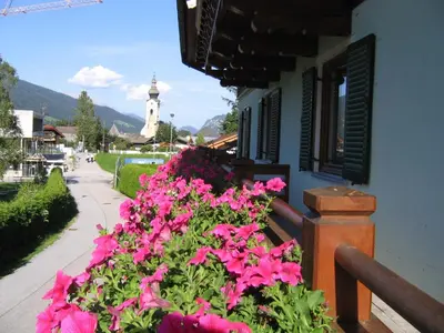 Ein allgemeiner Bergblick oder ein Berglick von der Ferienwohnung aus