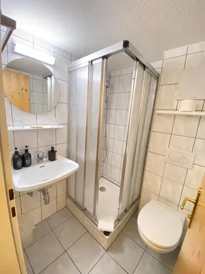 Ein Badezimmer in der Unterkunft Pension Hallberg