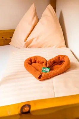 Ein Bett oder Betten in einem Zimmer der Unterkunft Tonibauer