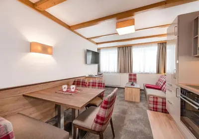Ein Sitzbereich in der Unterkunft Apartments & Garni Alpenrose