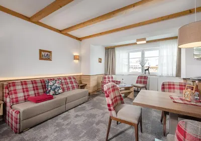 Ein Sitzbereich in der Unterkunft Apartments & Garni Alpenrose
