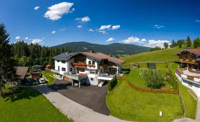 Ein allgemeiner Bergblick oder ein Berglick von der Ferienwohnung aus