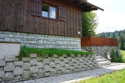 Das Gebäude in dem sich das Chalet befindet