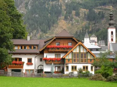 Ein allgemeiner Bergblick oder ein Berglick von der Pension aus