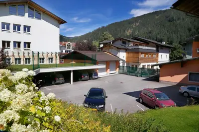Ein allgemeiner Bergblick oder ein Berglick von des Hotels aus