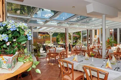 Ein Restaurant oder anderes Speiselokal in der Unterkunft Hotel-Restaurant Schwaiger***
