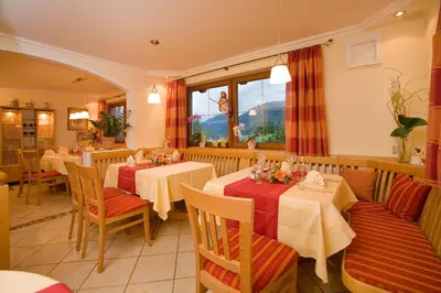 Ein allgemeiner Bergblick oder ein Berglick von der Pension aus