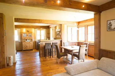 Ein Sitzbereich in der Unterkunft Chalet Altaussee