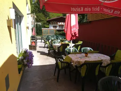 Ein Restaurant oder anderes Speiselokal in der Unterkunft Annaberger Musikantenwirt