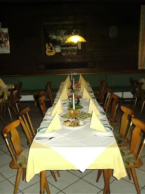 Ein Restaurant oder anderes Speiselokal in der Unterkunft Annaberger Musikantenwirt