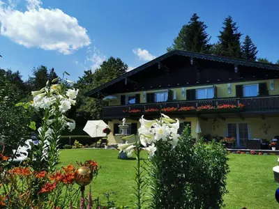 Ein Garten an der Unterkunft Ferienwohnungen Thalmeier