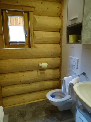 Ein Badezimmer in der Unterkunft C.T.N. Loghouse