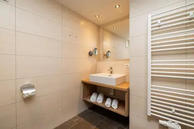 Ein Badezimmer in der Unterkunft Haus Meneweger