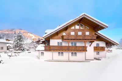 Ein allgemeiner Bergblick oder ein Berglick von der Ferienwohnung aus