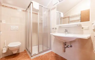 Ein Badezimmer in der Unterkunft Hotel Gasthof Stenitzer