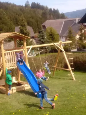 Ein Kinderspielbereich in der Unterkunft Haus Alpenland