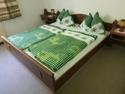 Ein Bett oder Betten in einem Zimmer der Unterkunft Haus Alpenland