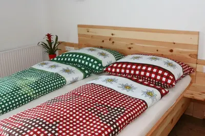 Ein Bett oder Betten in einem Zimmer der Unterkunft Haus Alpenland