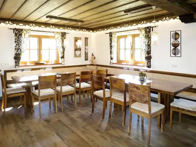 Ein Restaurant oder anderes Speiselokal in der Unterkunft Chalet Aualm-1 by Interhome