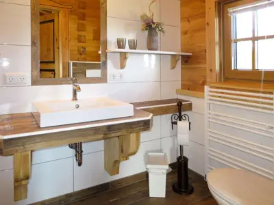 Ein Badezimmer in der Unterkunft Chalet Aualm-1 by Interhome