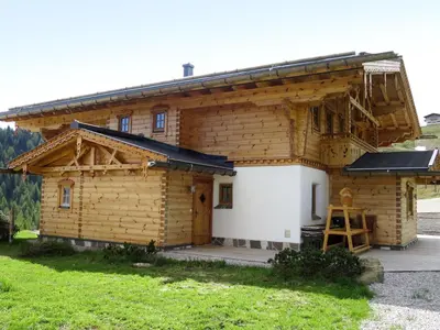 Das Gebäude in dem sich das Chalet befindet