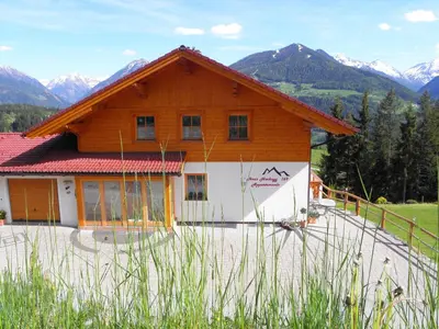 Ein allgemeiner Bergblick oder ein Berglick von der Ferienwohnung aus