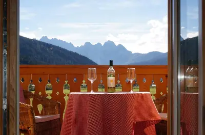 Ein allgemeiner Bergblick oder ein Berglick von der Ferienwohnung aus