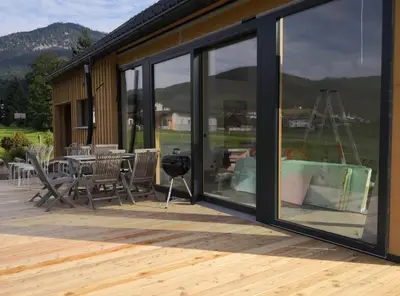 Ein allgemeiner Bergblick oder ein Berglick von der Ferienwohnung aus