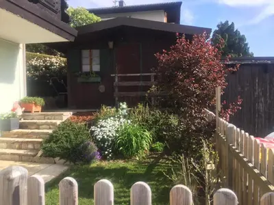Ein Garten an der Unterkunft Ferienhaus Schiemel