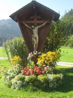 Ein Garten an der Unterkunft Biobauernhof Hauserbauer