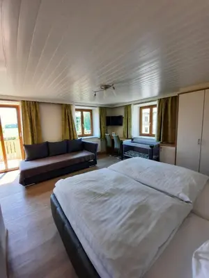 Ein Bett oder Betten in einem Zimmer der Unterkunft Pension Kreuzinger, 5310 Tiefgraben