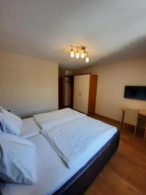 Ein Bett oder Betten in einem Zimmer der Unterkunft Pension Kreuzinger, 5310 Tiefgraben
