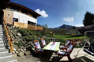 Ein allgemeiner Bergblick oder ein Berglick von der Ferienwohnung aus