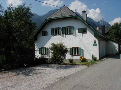 Das Gebäude in dem sich das Ferienhaus befindet