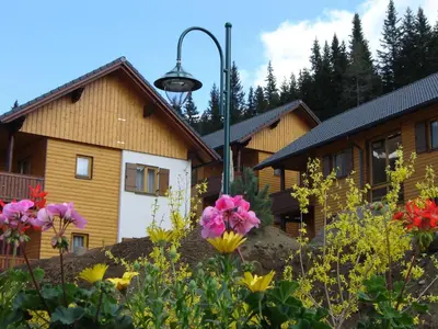 Ein Garten an der Unterkunft Monarchia Park