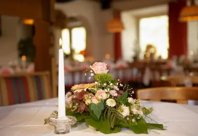 Ein Restaurant oder anderes Speiselokal in der Unterkunft Hotel Stockerwirt