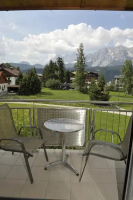 Ein allgemeiner Bergblick oder ein Berglick von der Ferienwohnung aus