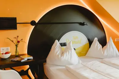 Ein Bett oder Betten in einem Zimmer der Unterkunft zum Sigismund - kiss & sleep