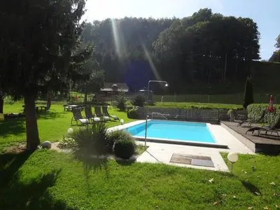 Der Swimmingpool an oder in der Nähe von Gasthofladen Schneeweiss