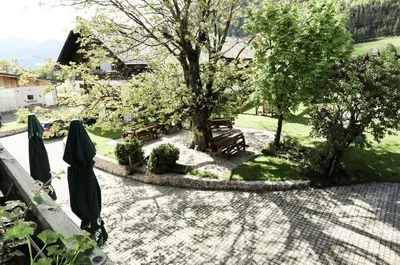 Ein Garten an der Unterkunft Urlaub am Bauernhof Feldbauer