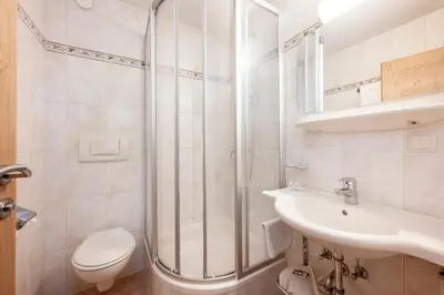Ein Badezimmer in der Unterkunft Reitsamerhof - Zimmer & Apartments
