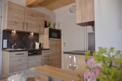 Küche/Küchenzeile in der Unterkunft Alpine Apartment Lisa Top 7 by AA Holiday Homes