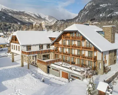 Ein allgemeiner Bergblick oder ein Berglick von des Hotels aus
