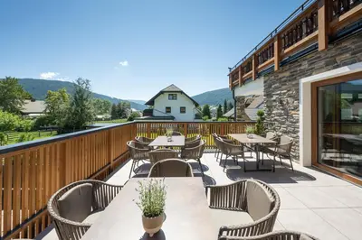 Ein allgemeiner Bergblick oder ein Berglick von des Hotels aus