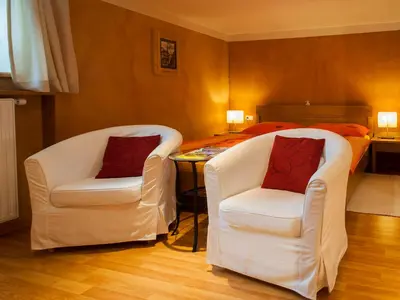 Ein Sitzbereich in der Unterkunft Sonnenalm Mountain Lodge