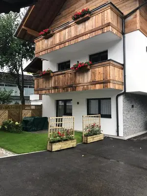 Das Gebäude in dem sich das Privatzimmer befindet