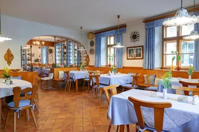 Ein Restaurant oder anderes Speiselokal in der Unterkunft Hametner mit Innviertlerhaus mit Thermenzugang