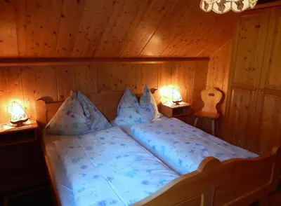 Ein Bett oder Betten in einem Zimmer der Unterkunft Kleines Ferienhaus Koglerhütte
