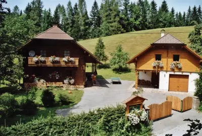 Ein Garten an der Unterkunft Kleines Ferienhaus Koglerhütte