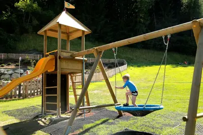 Ein Kinderspielbereich in der Unterkunft Hüttendorf Schladming